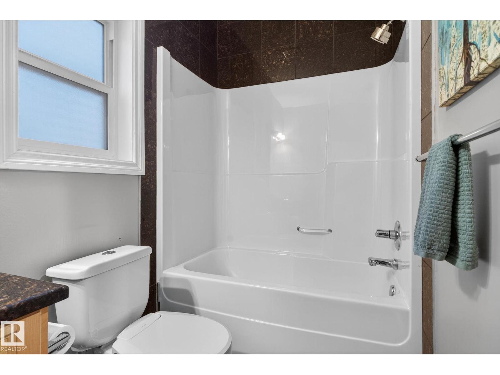 13608 160 AV NW, Edmonton