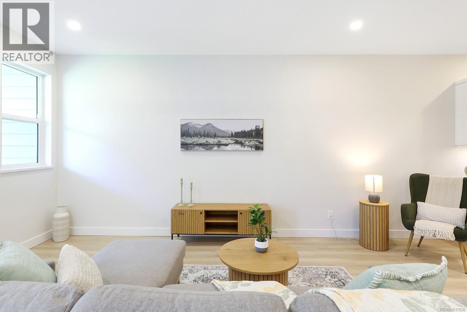 1 1505 Croation Rd, Campbell River