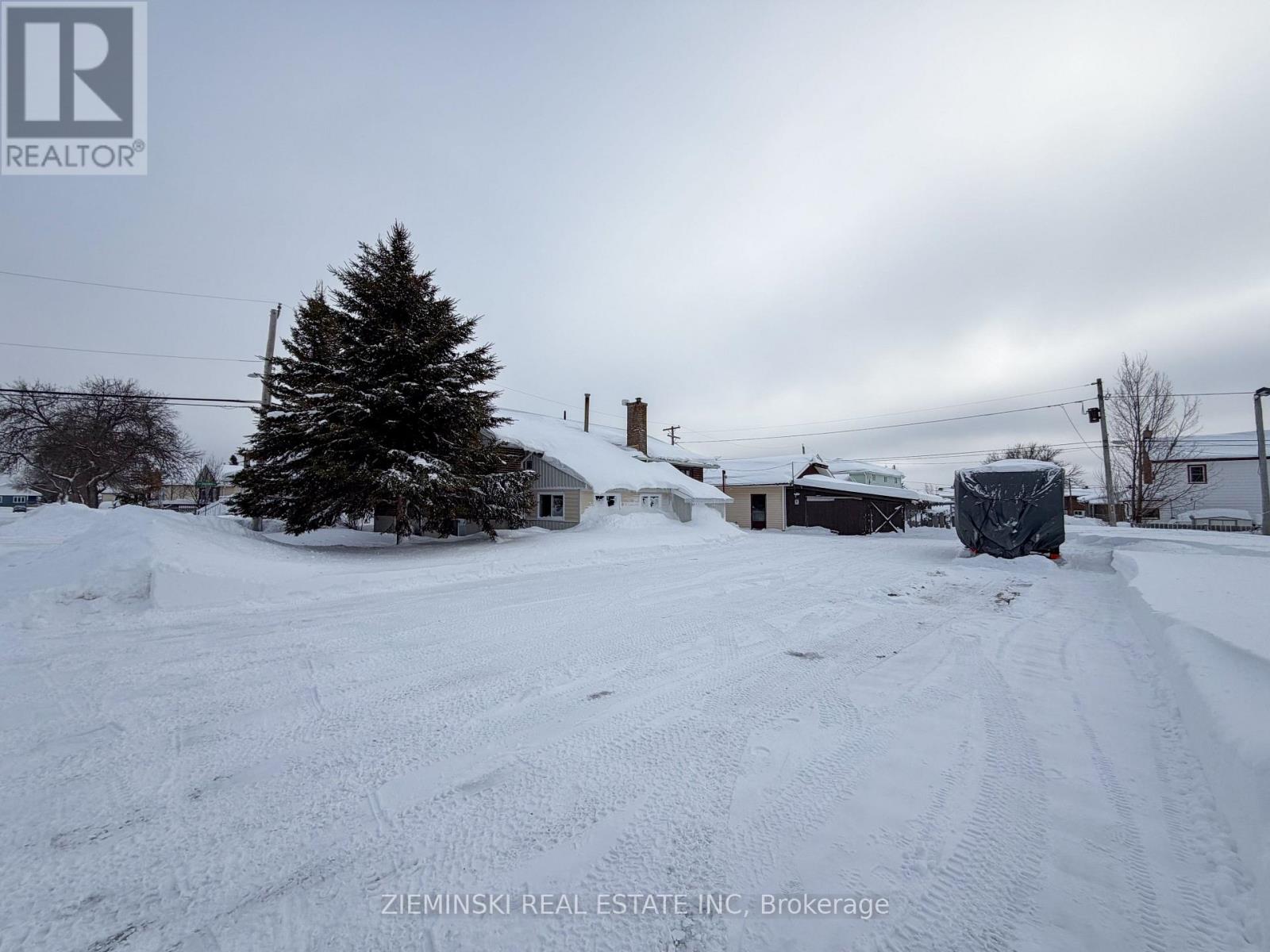 637 MONTROCK STREET - Photo 2 of 50, Iroquois Falls, Ontario