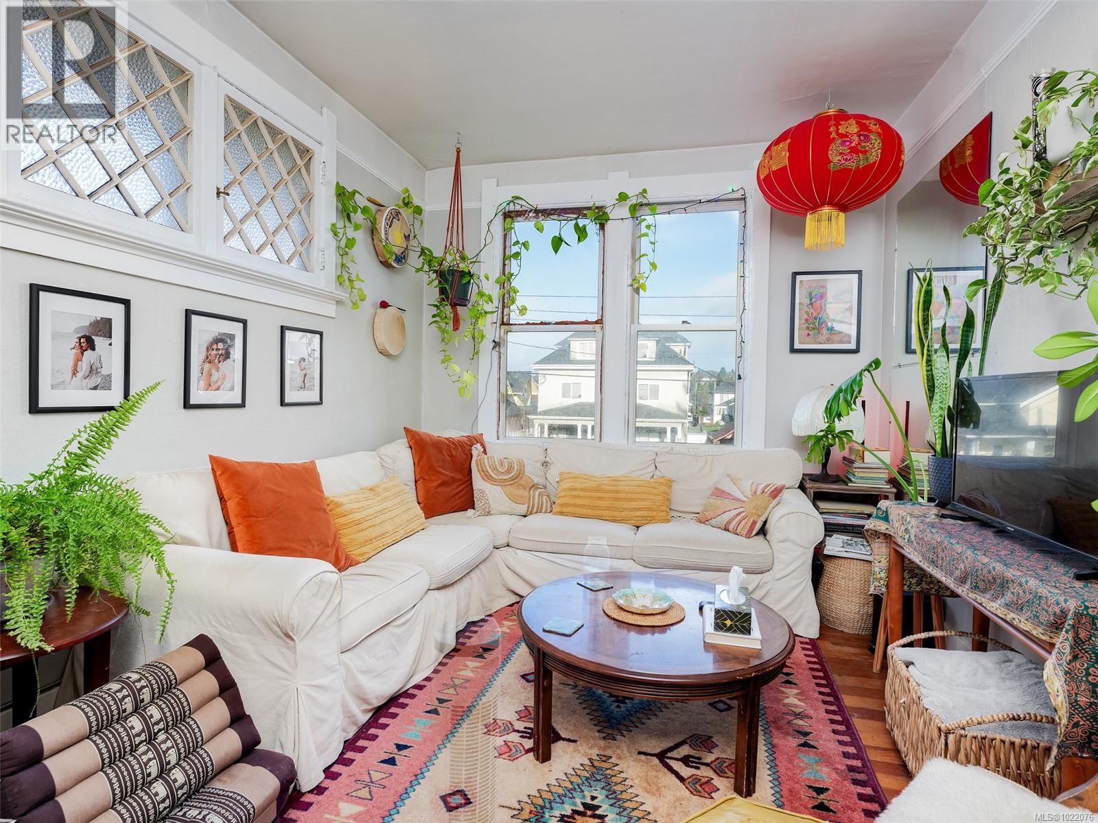 1029 Queens Ave, Victoria