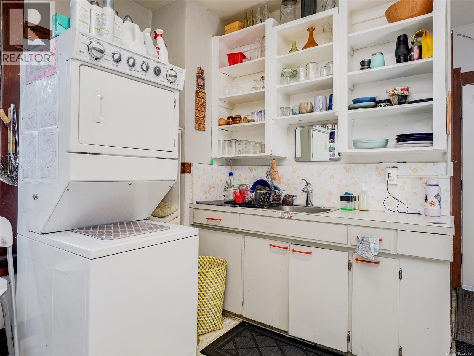 1029 Queens Ave, Victoria