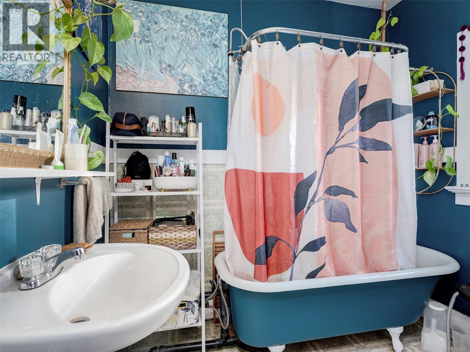 1029 Queens Ave, Victoria