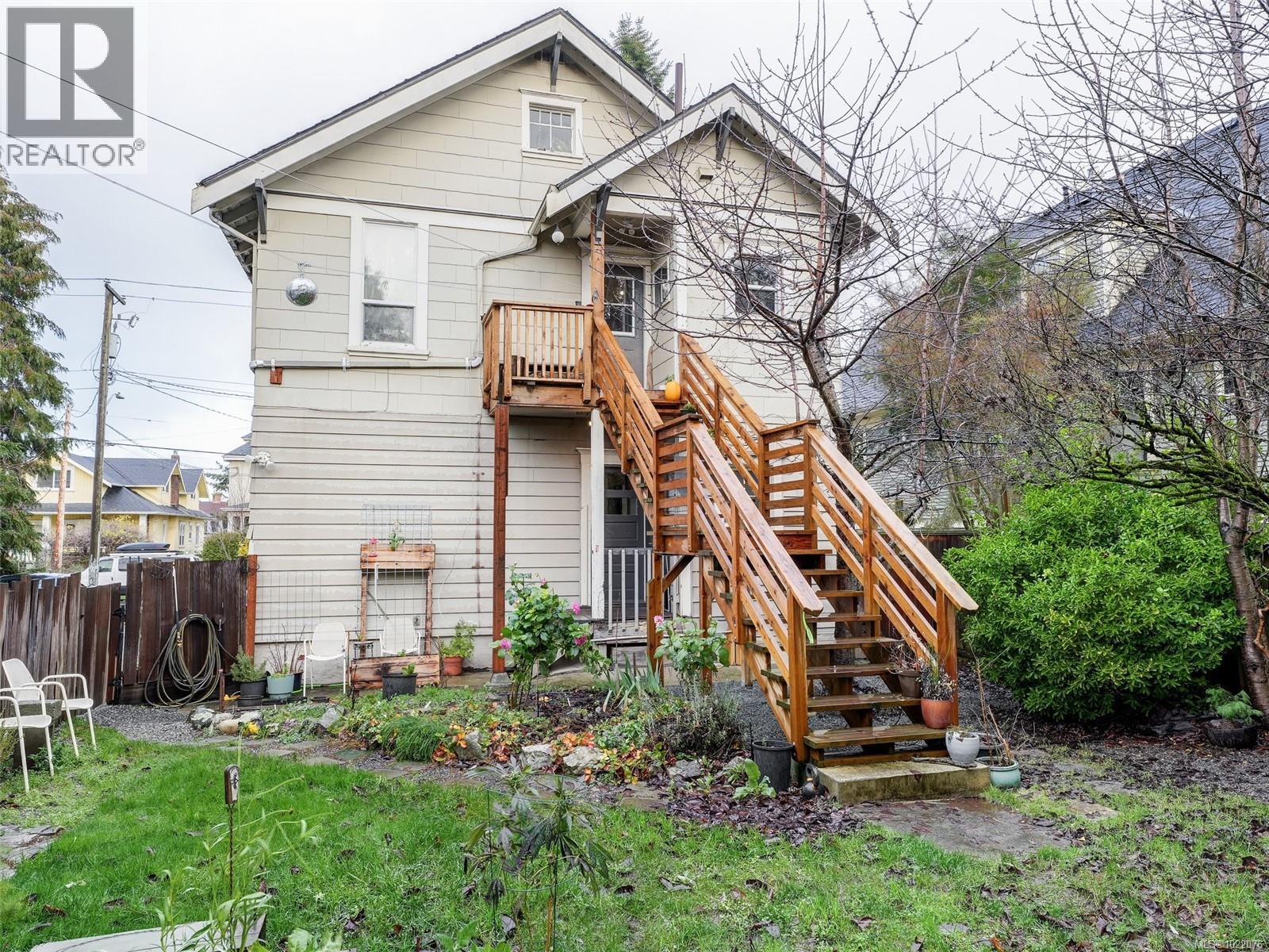 1029 Queens Ave, Victoria