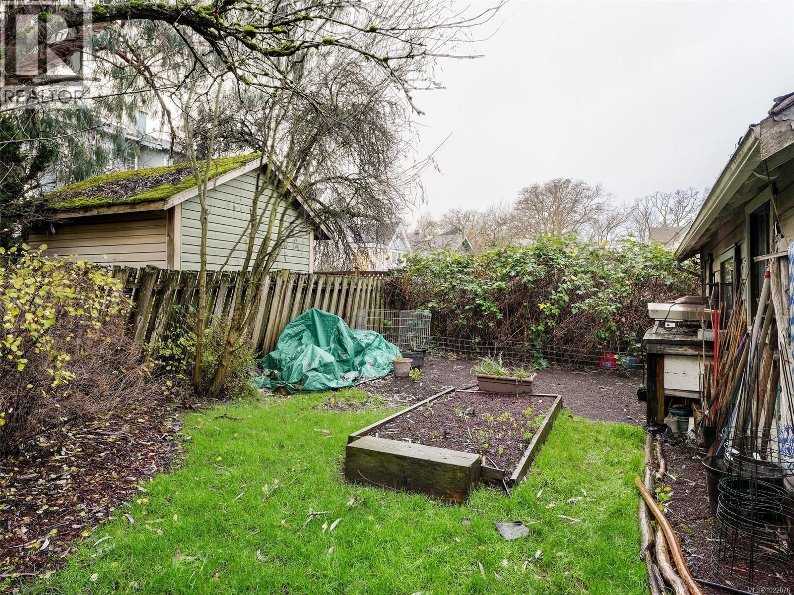 1029 Queens Ave, Victoria