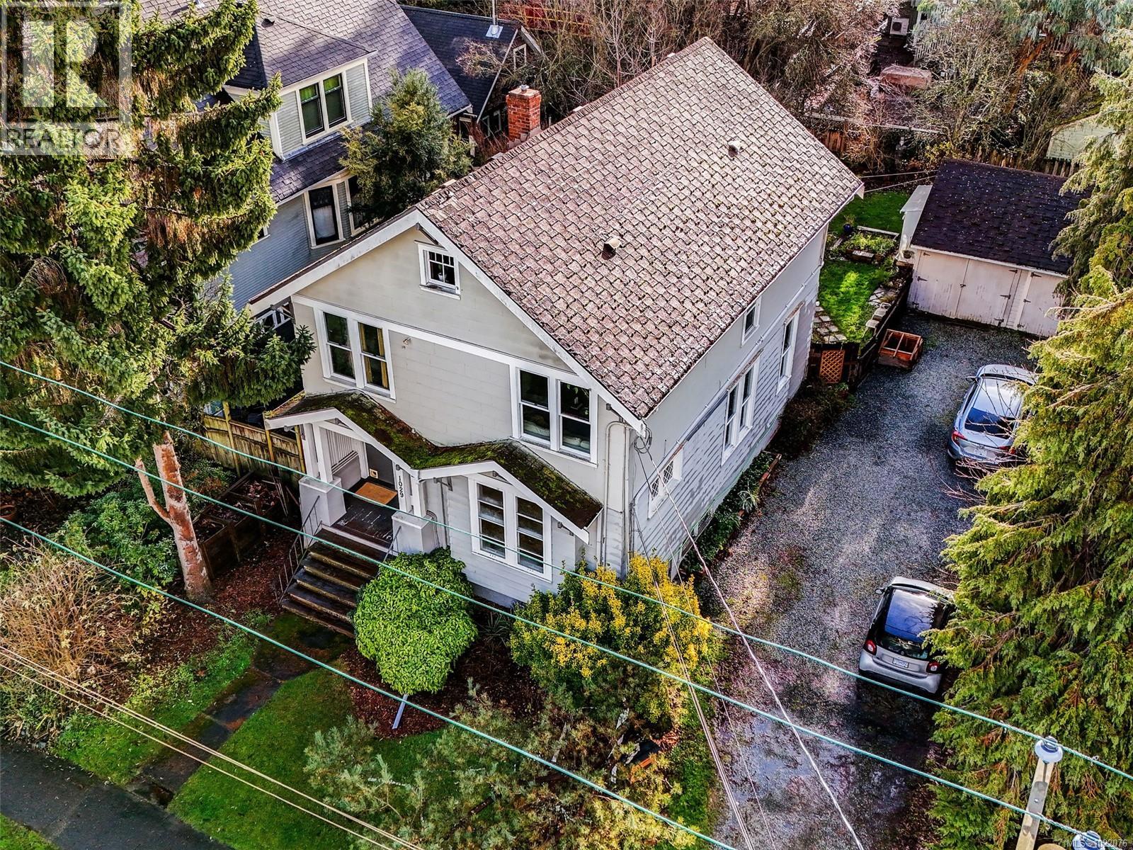 1029 Queens Ave, Victoria