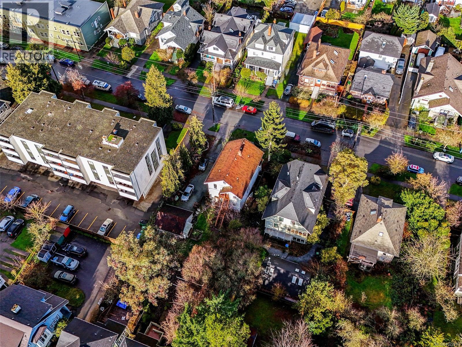 1029 Queens Ave, Victoria