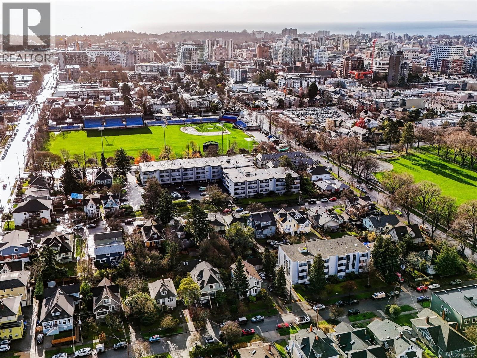 1029 Queens Ave, Victoria