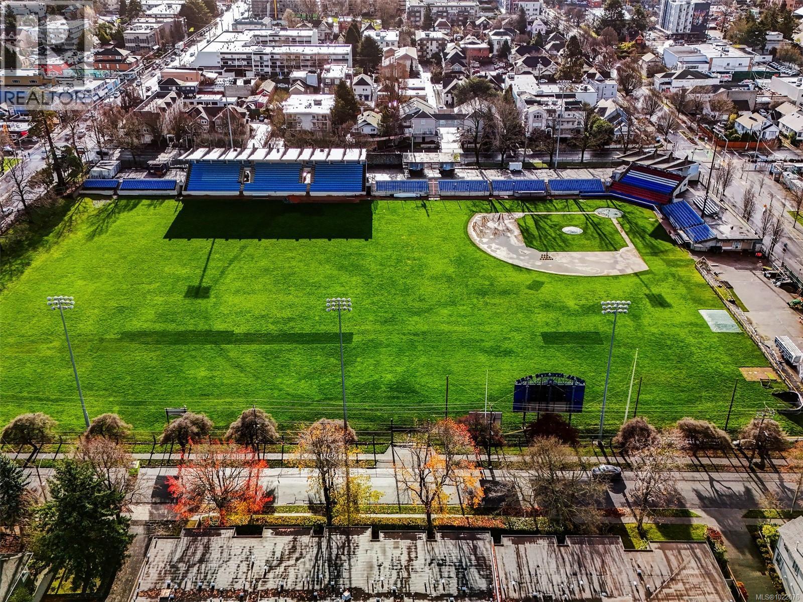 1029 Queens Ave, Victoria