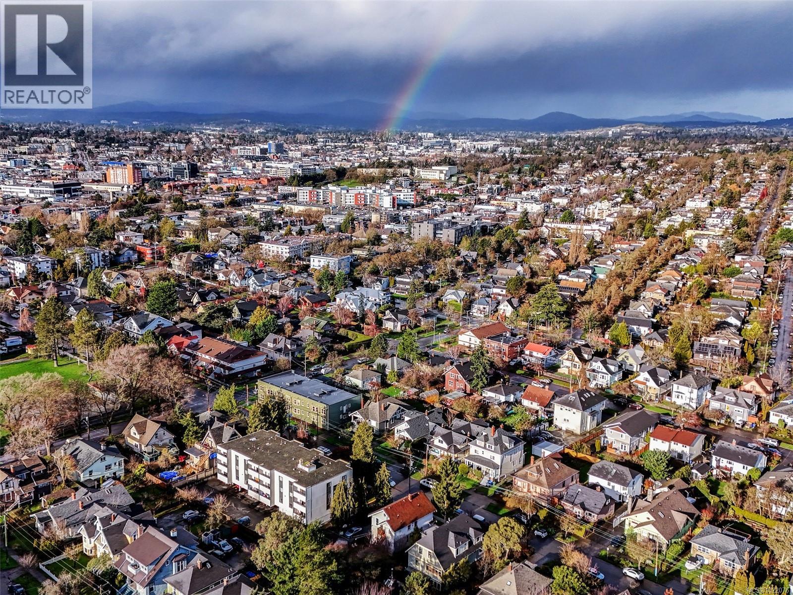 1029 Queens Ave, Victoria