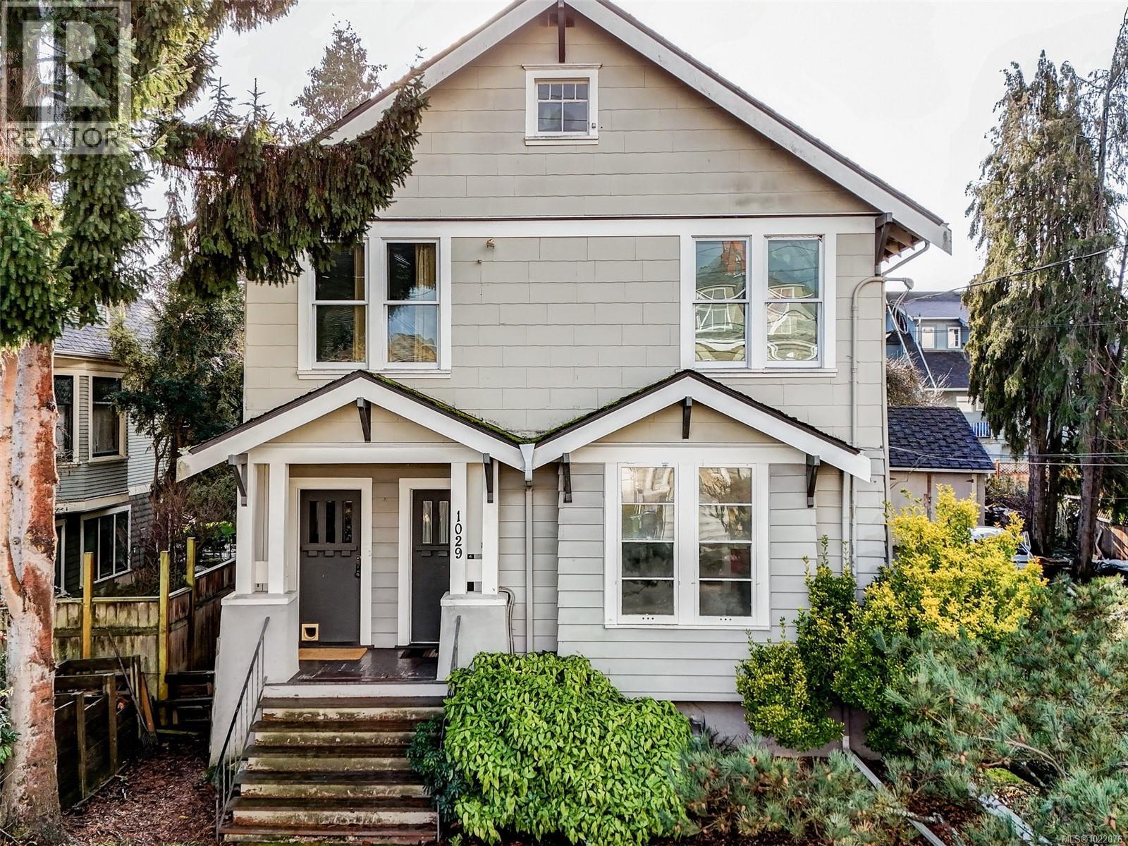 1029 Queens Ave, Victoria