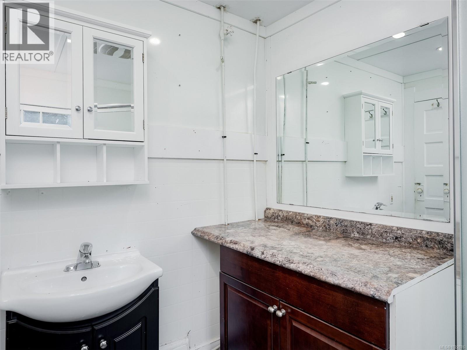 1029 Queens Ave, Victoria