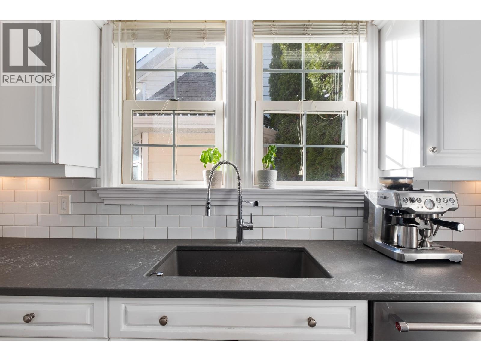  434 Providence Avenue, Kelowna