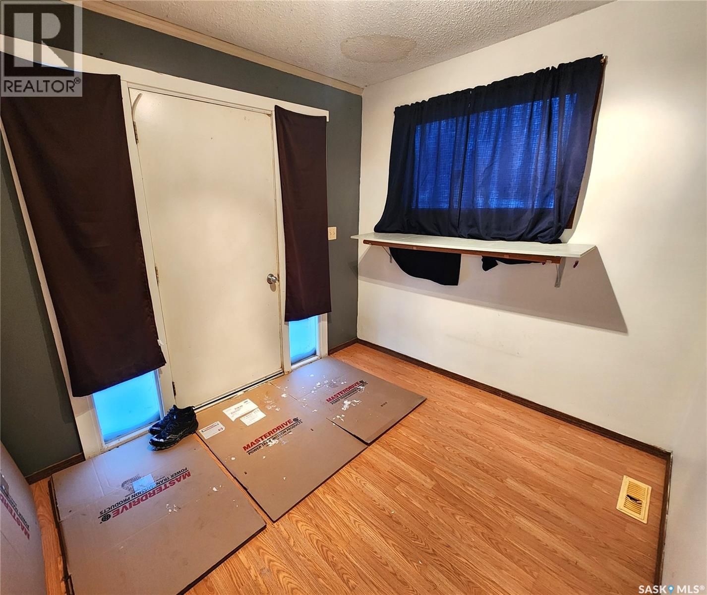 508 1st AVENUE E - Photo 4 of 22, Lampman, Saskatchewan