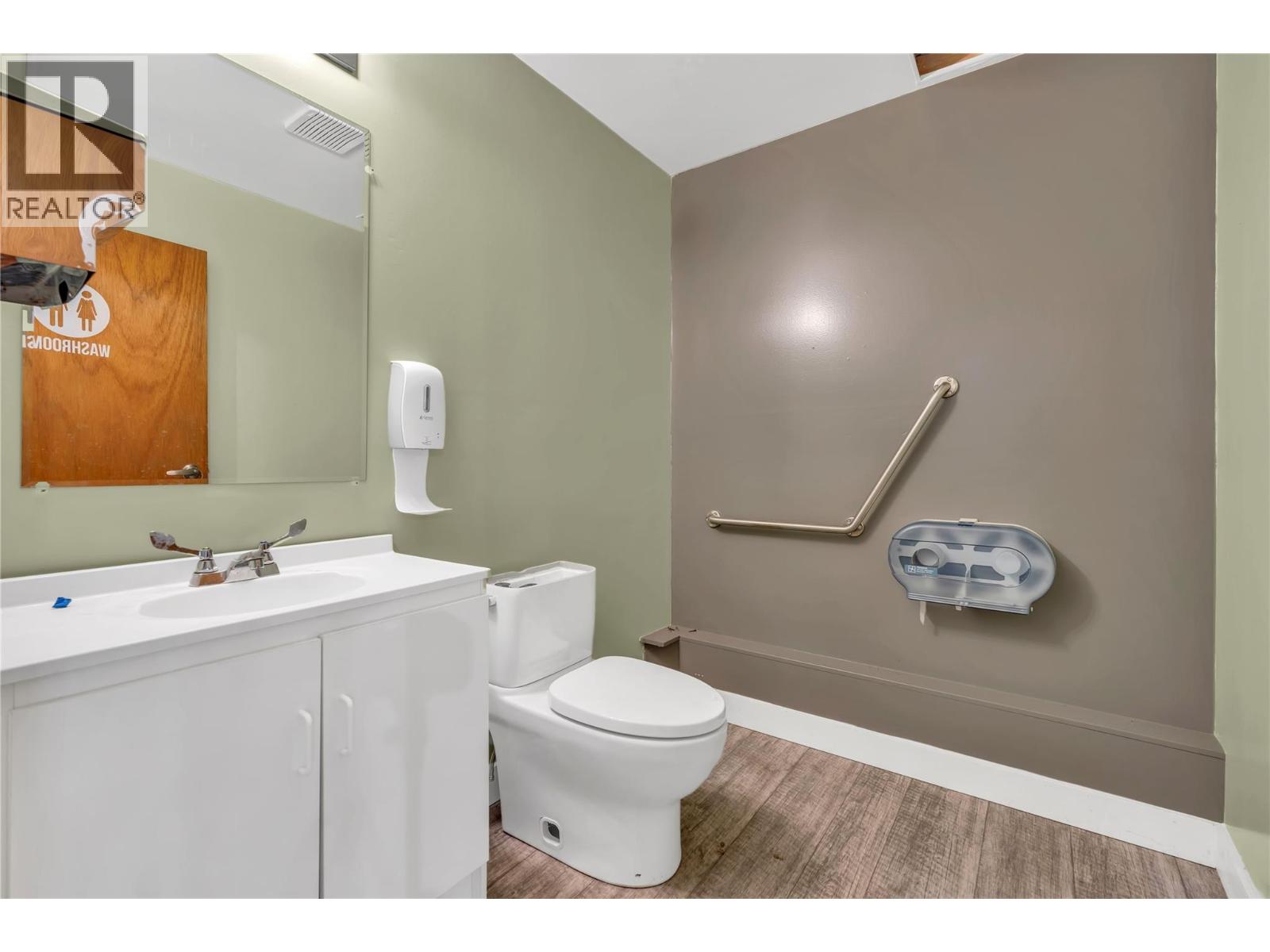 100 564 Main Street, Penticton