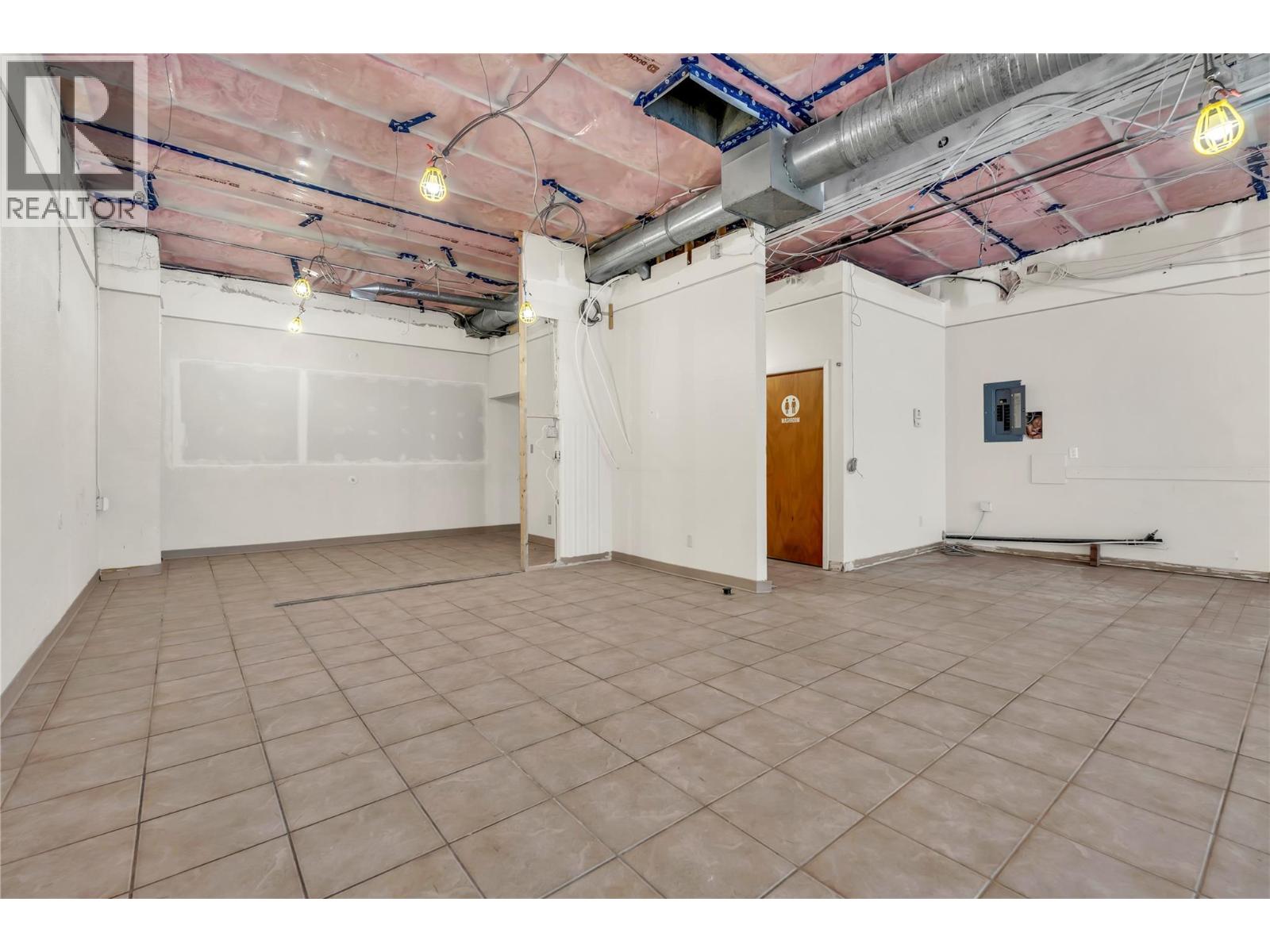 100 564 Main Street, Penticton