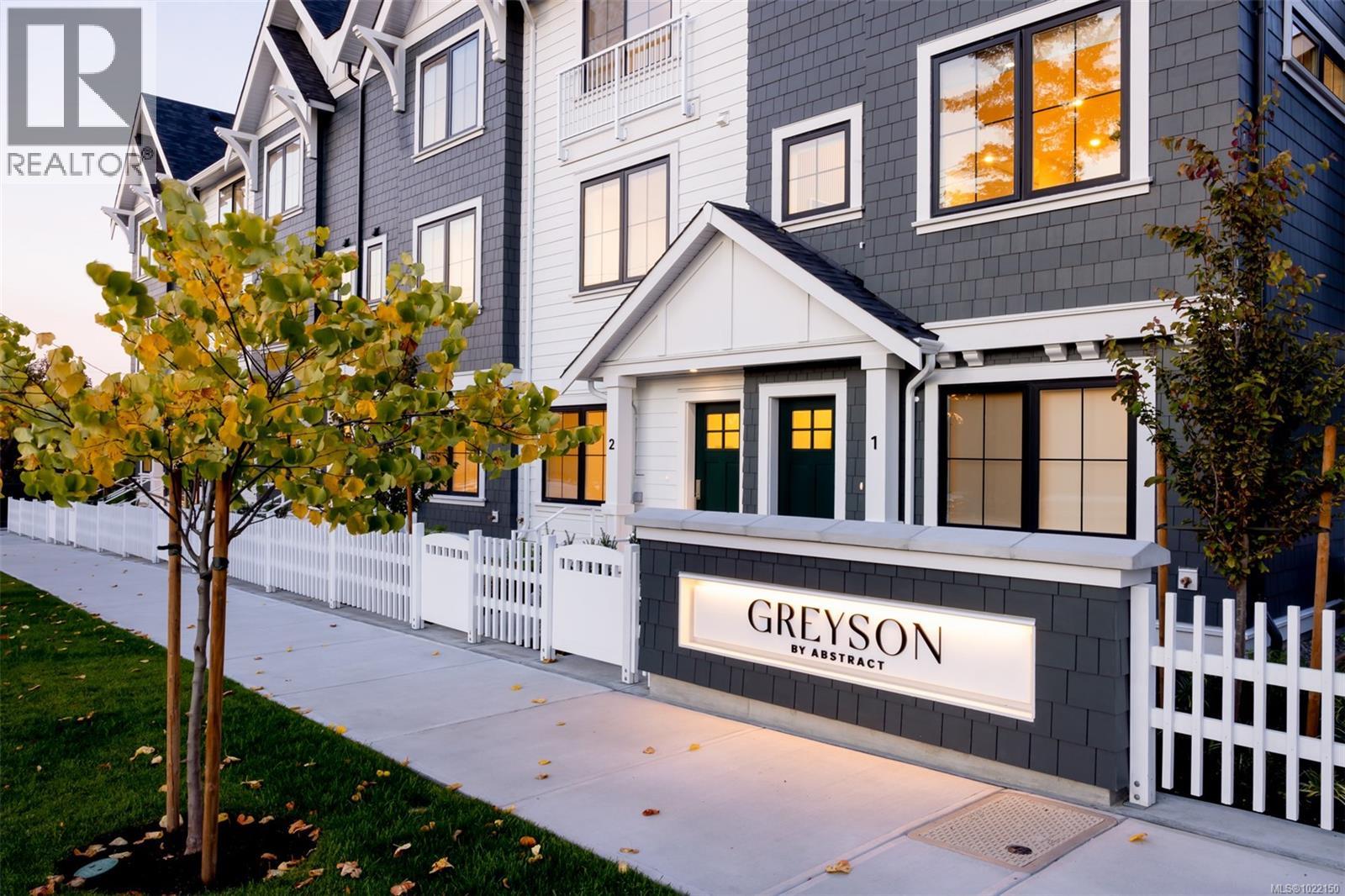 TH9 3450 Whittier Ave, Saanich