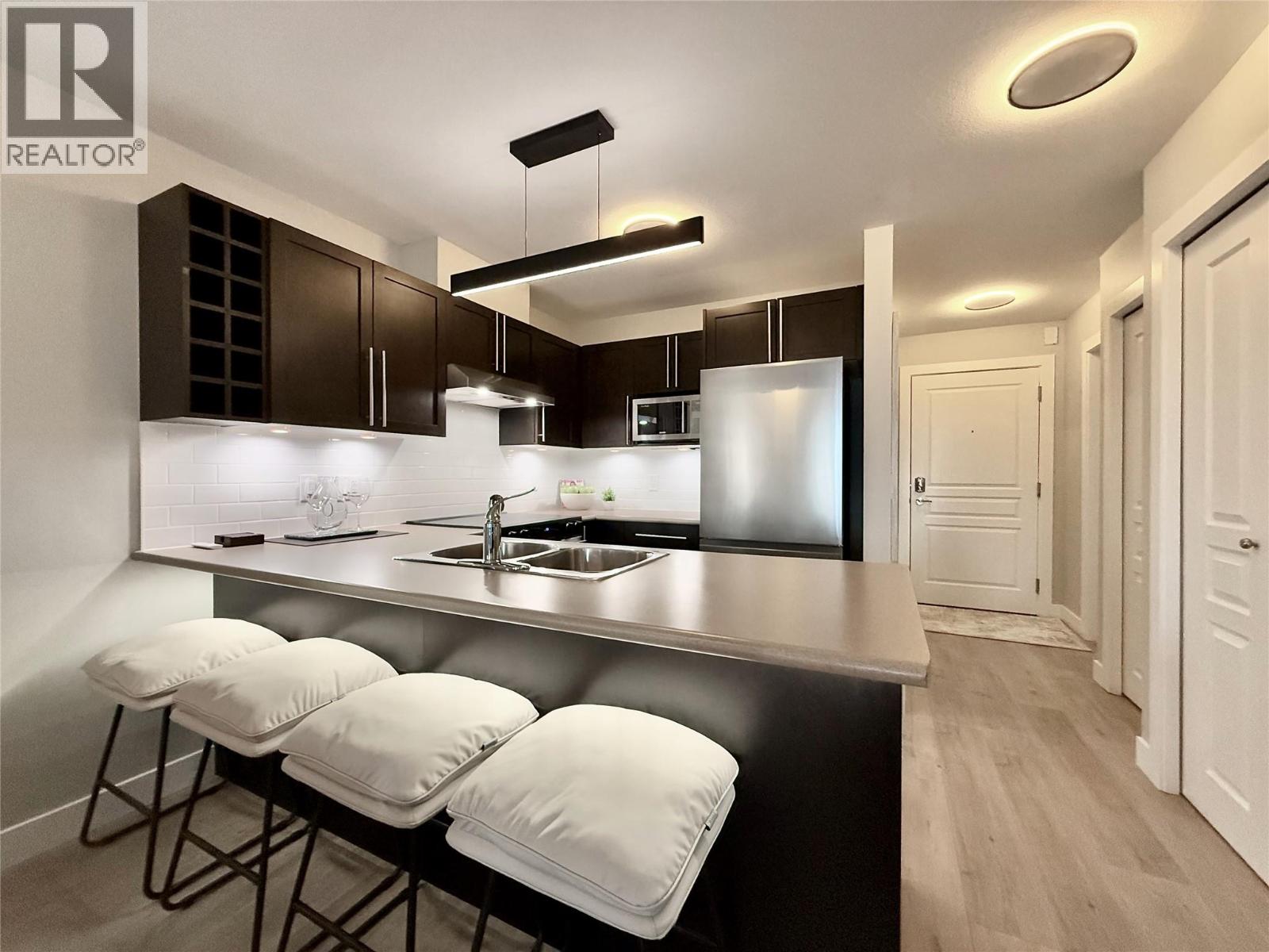 324 1099 Sunset Drive, Kelowna