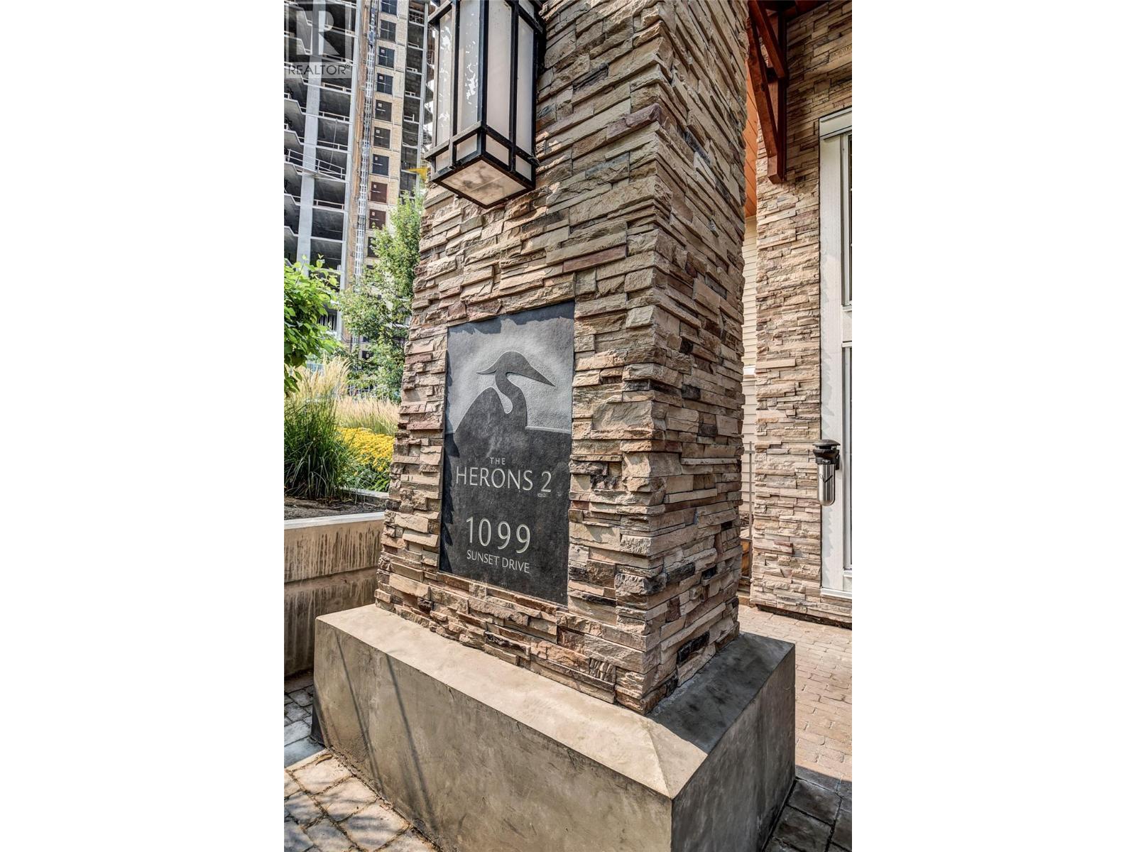 324 1099 Sunset Drive, Kelowna