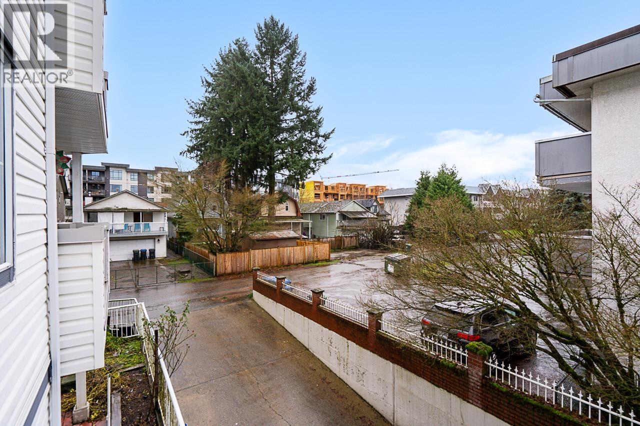 203 2983 CAMBRIDGE STREET, Port Coquitlam