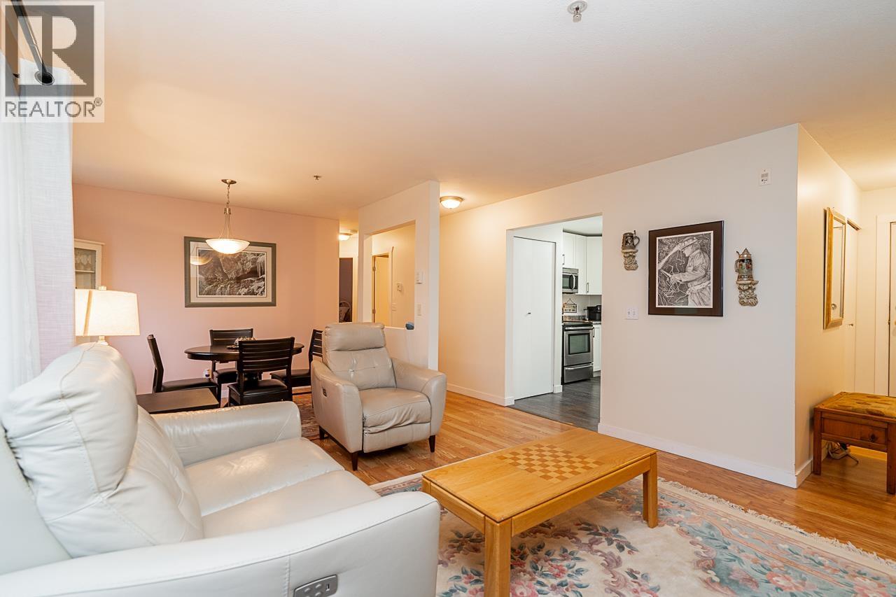 203 2983 CAMBRIDGE STREET, Port Coquitlam