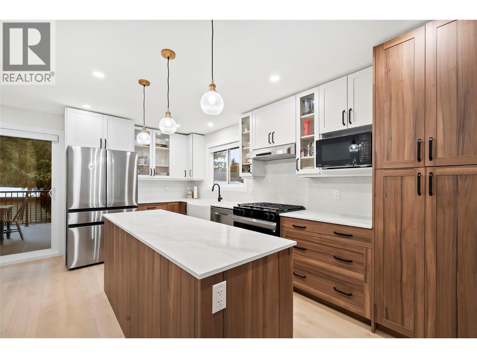 2022 Eagle Bay Road, Blind Bay