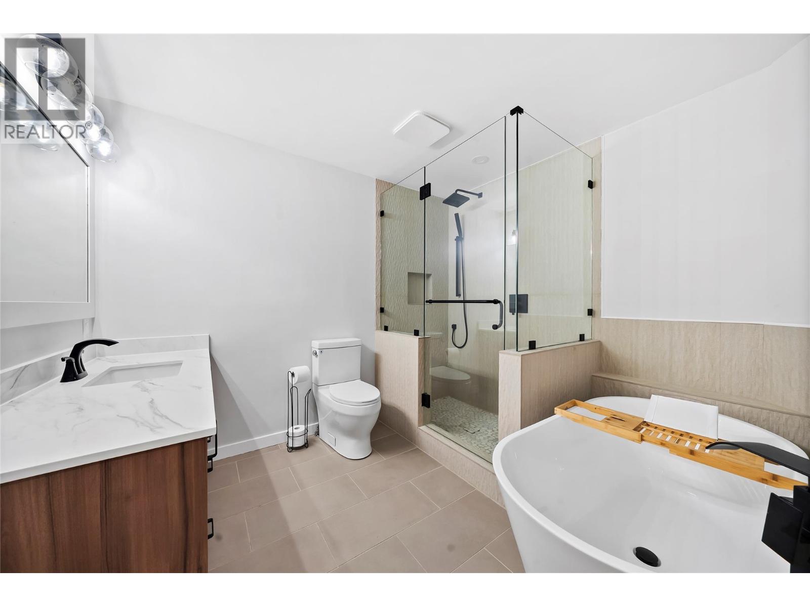 2022 Eagle Bay Road, Blind Bay