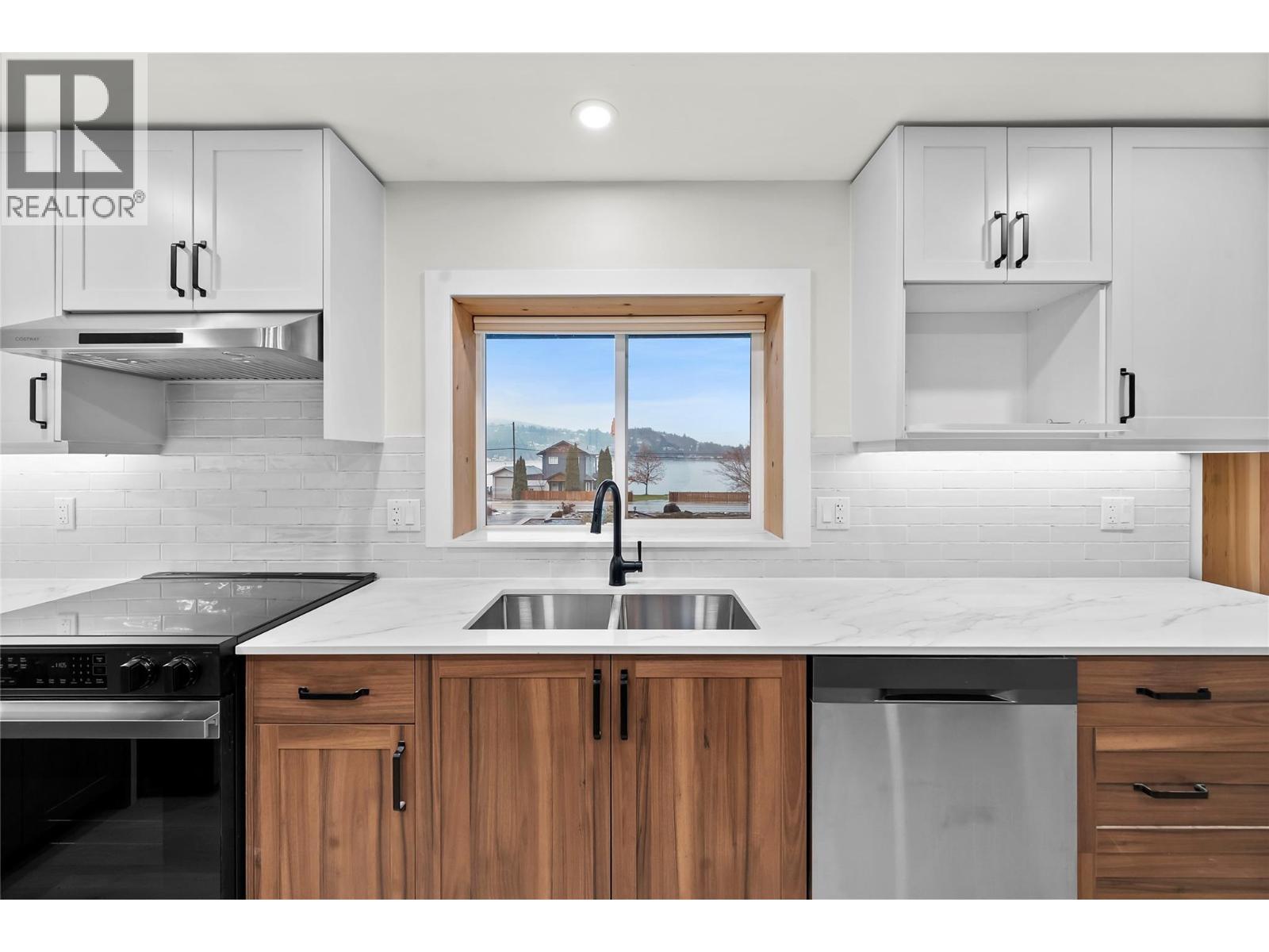 2022 Eagle Bay Road, Blind Bay