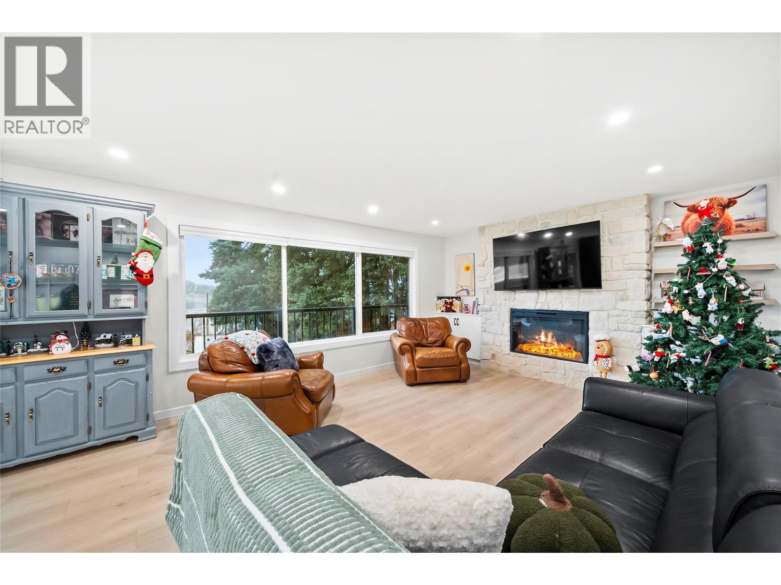 2022 Eagle Bay Road, Blind Bay