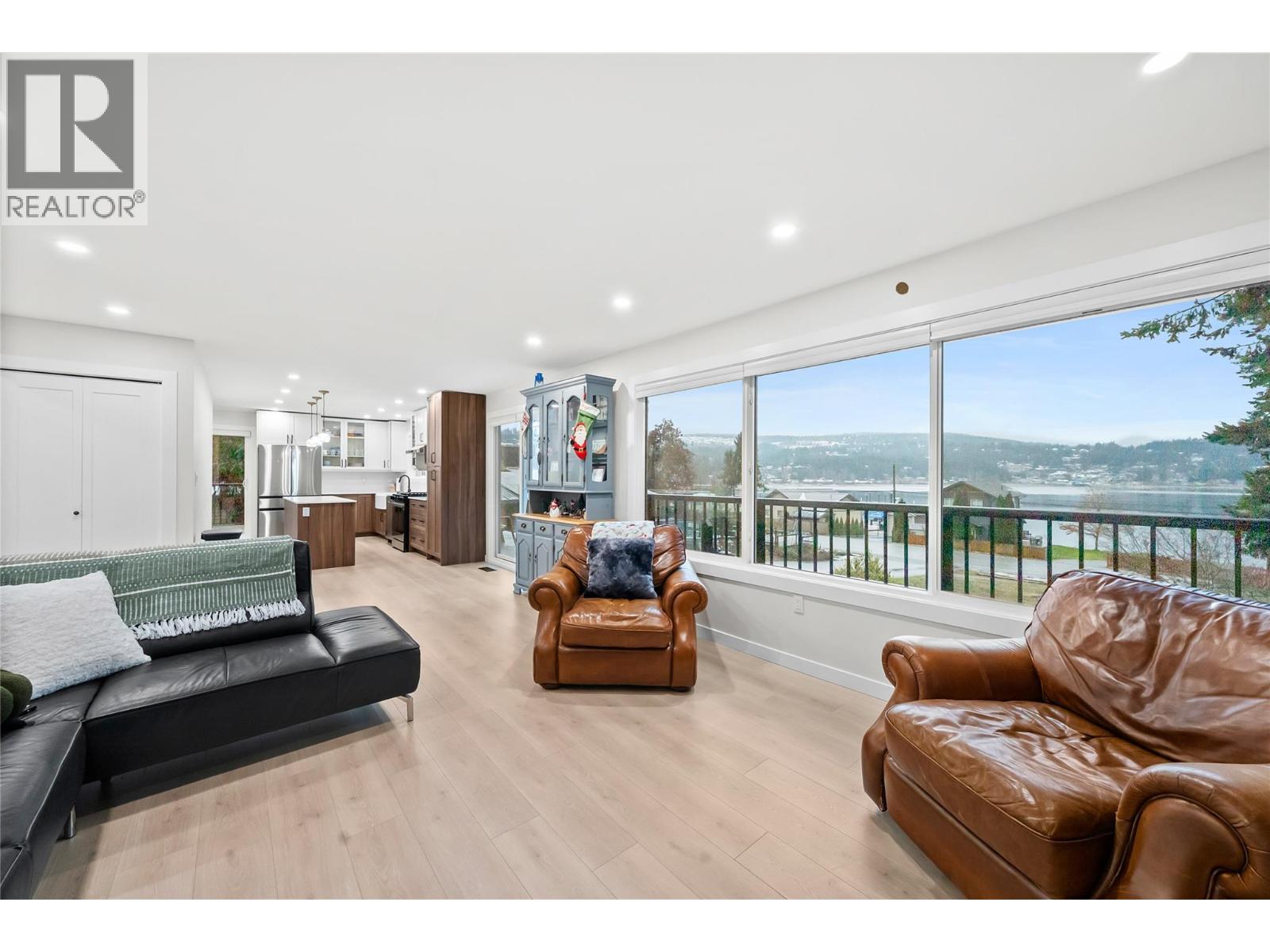 2022 Eagle Bay Road, Blind Bay