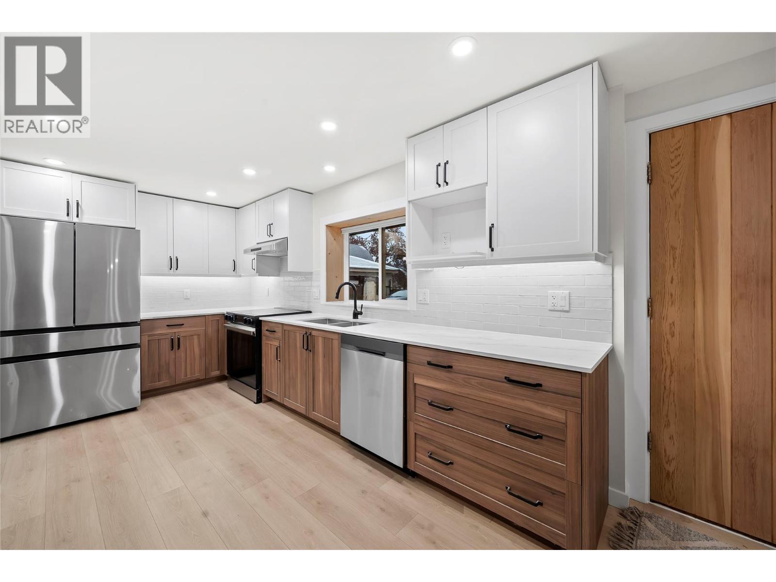 2022 Eagle Bay Road, Blind Bay