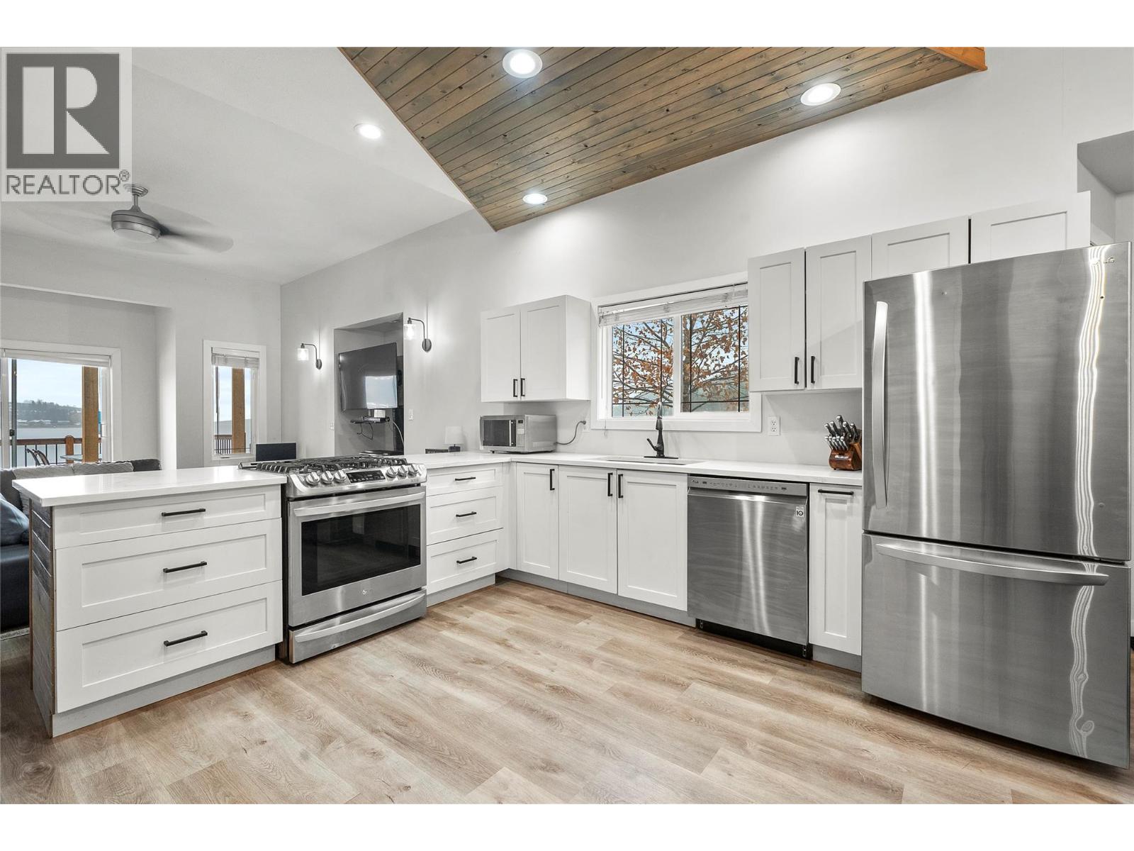 2022 Eagle Bay Road, Blind Bay