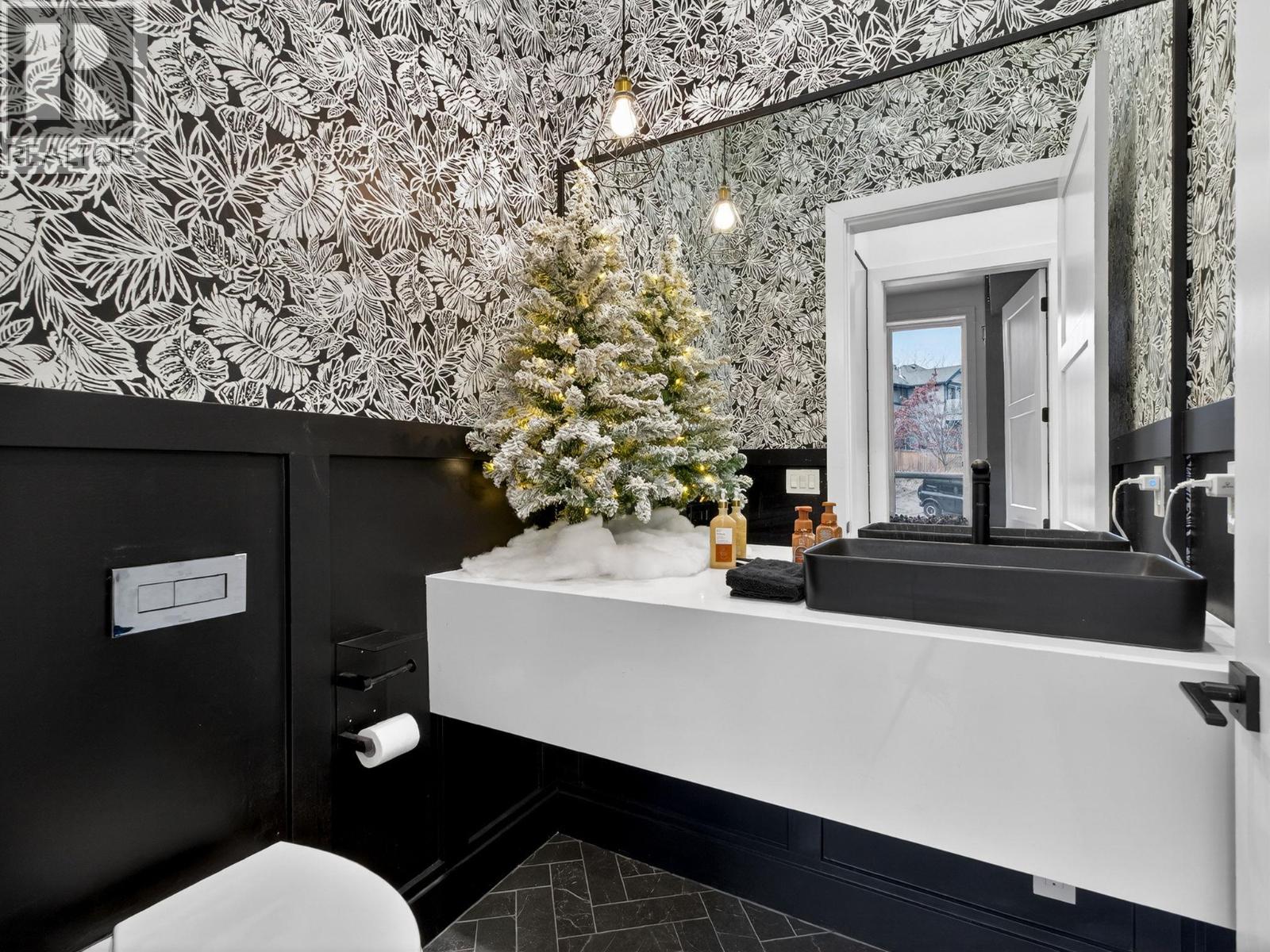  5300 Hedeman Court, Kelowna