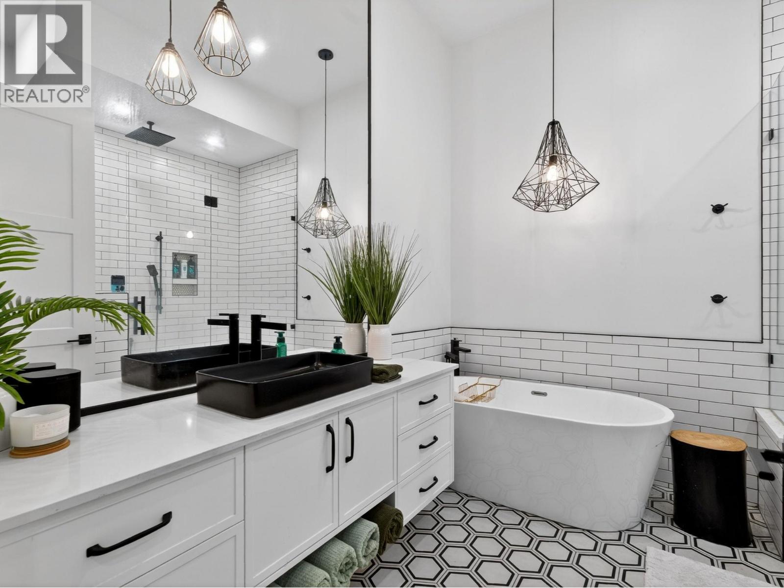  5300 Hedeman Court, Kelowna