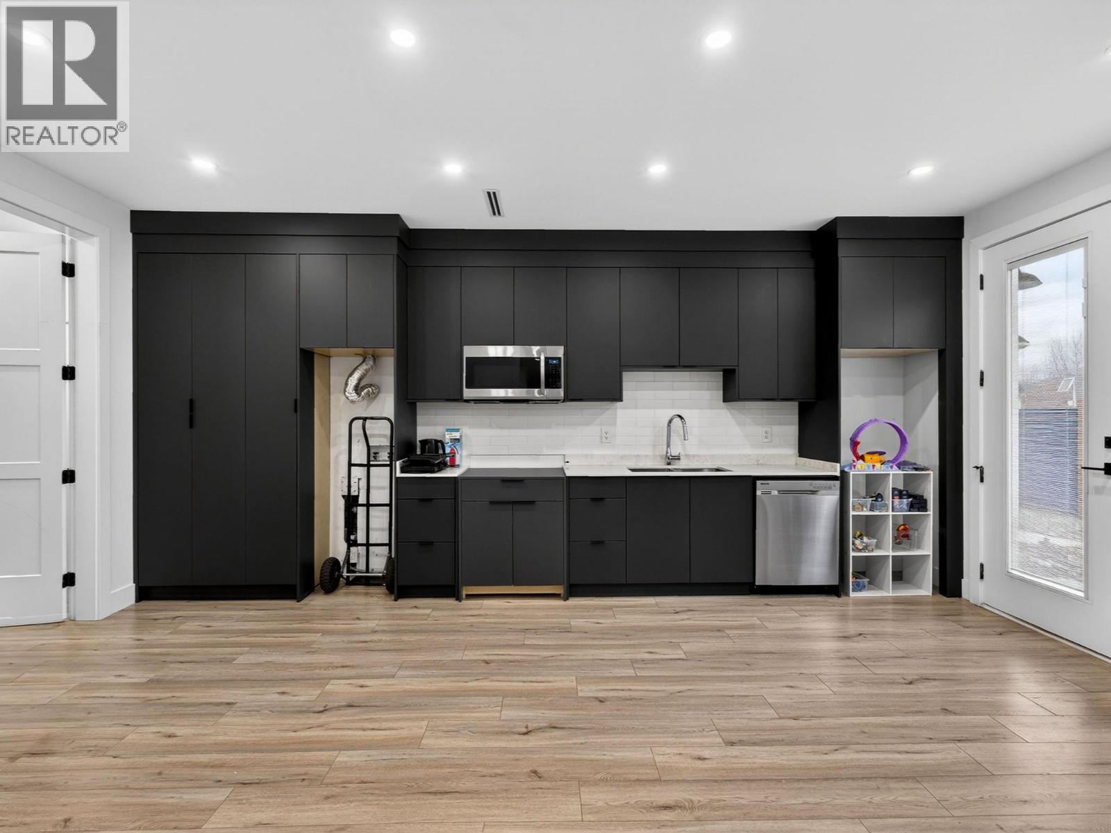  5300 Hedeman Court, Kelowna