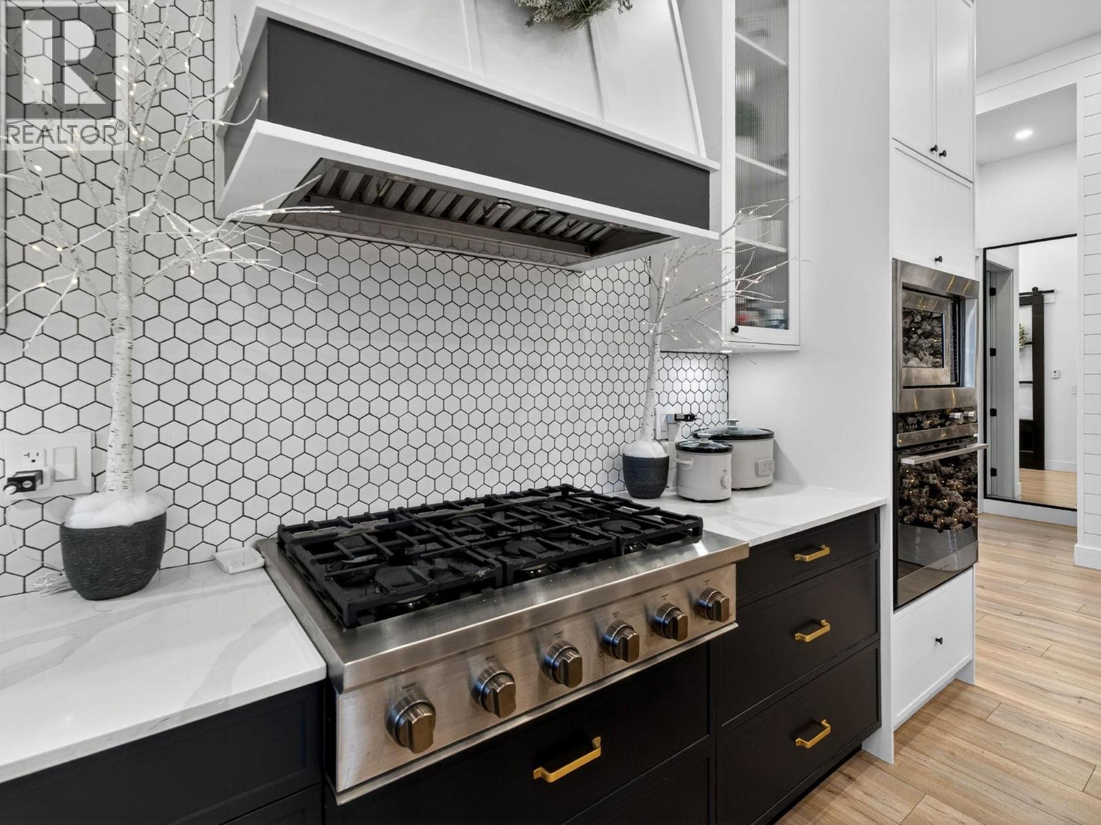  5300 Hedeman Court, Kelowna