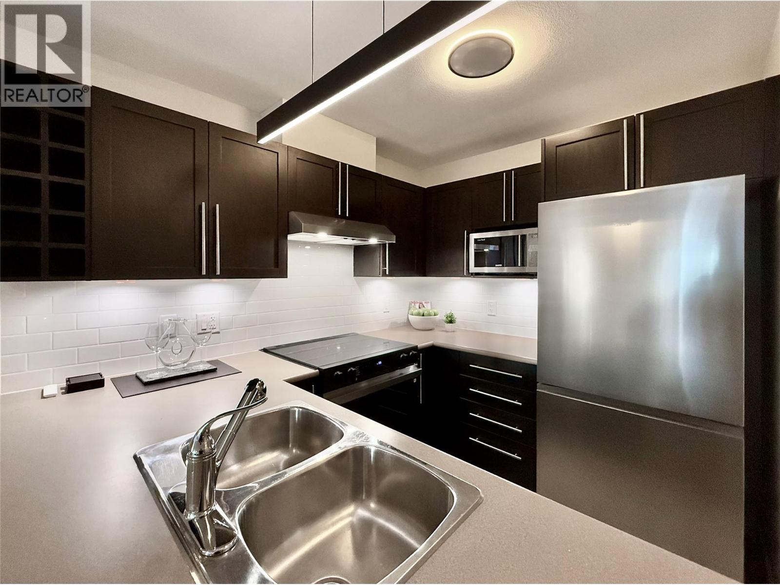 324 1099 Sunset Drive, Kelowna