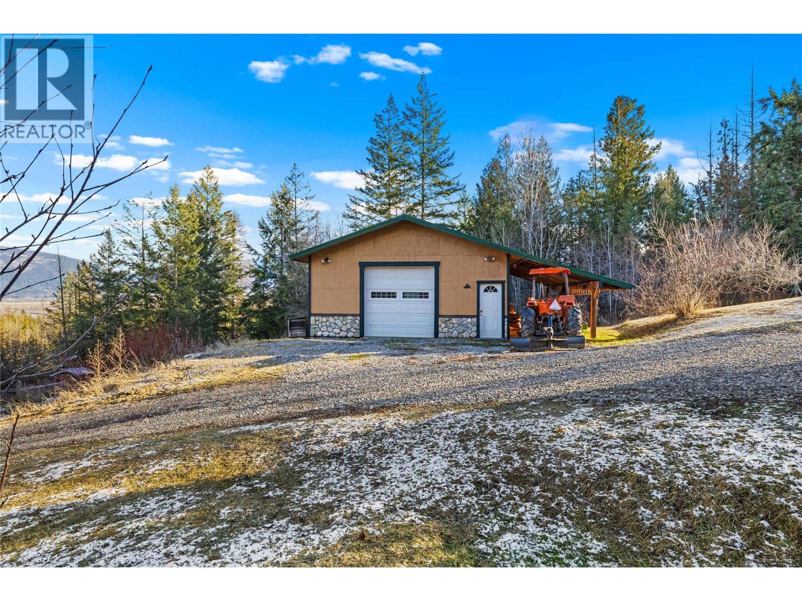 2033 Smith Road, Creston