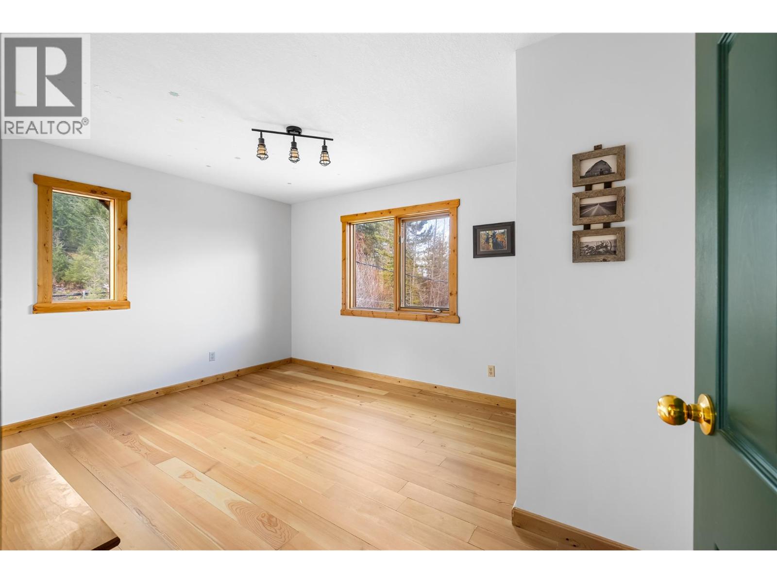 2033 Smith Road, Creston