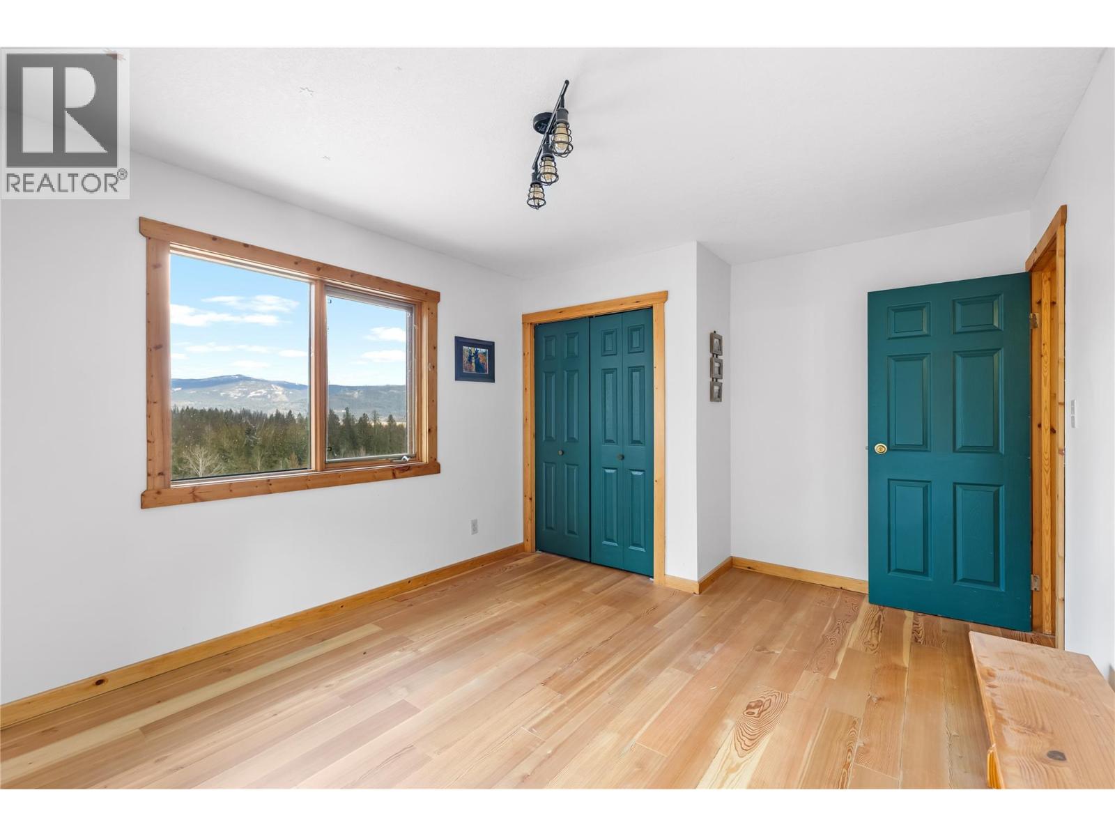 2033 Smith Road, Creston