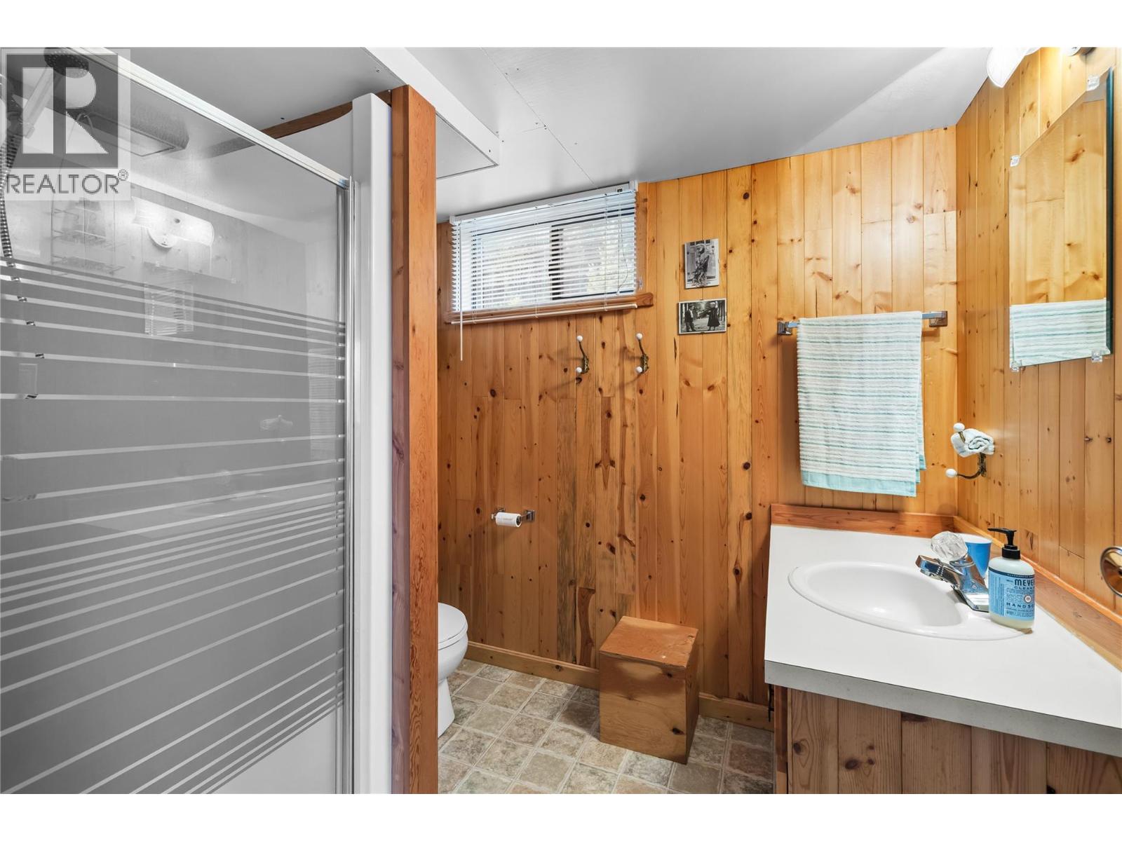 2033 Smith Road, Creston