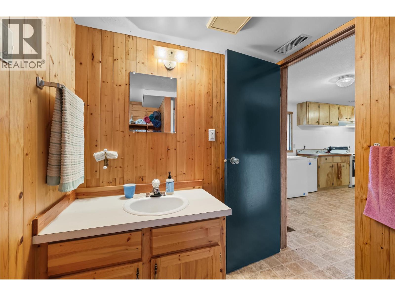 2033 Smith Road, Creston