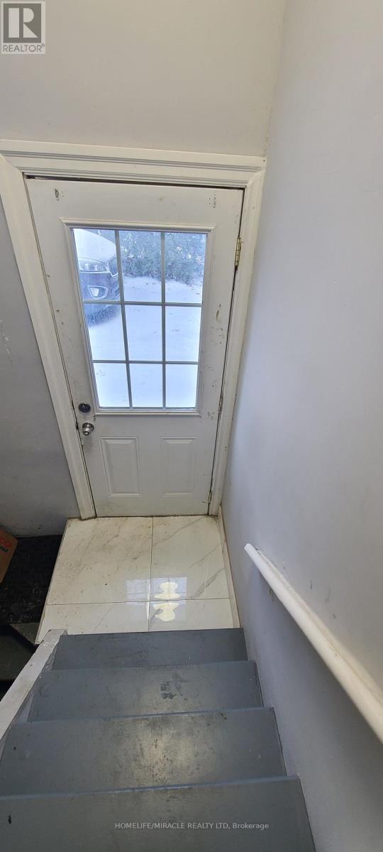 14 DALLNER ROAD - Photo 5 of 14, Toronto (Downsview-Roding-CFB), Ontario