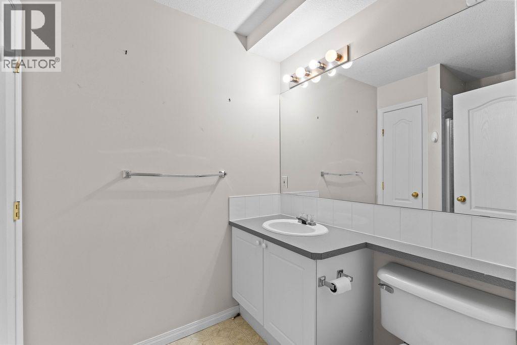 Single Family House for Sale in    Street SW Glamorgan Calgary 