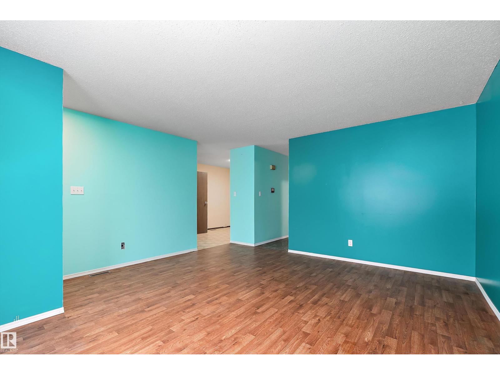 128 WARWICK CR NW, Edmonton