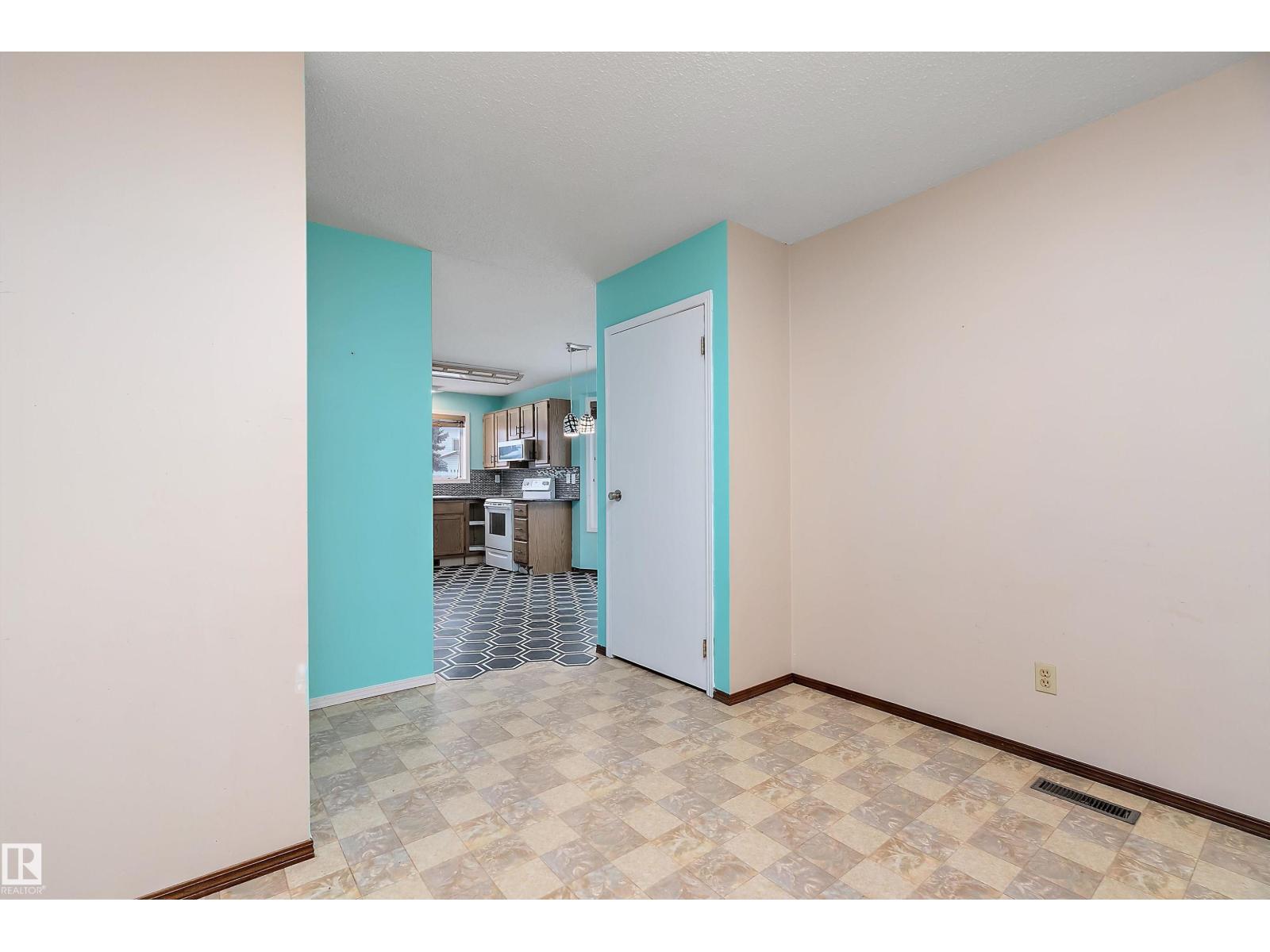 128 WARWICK CR NW, Edmonton