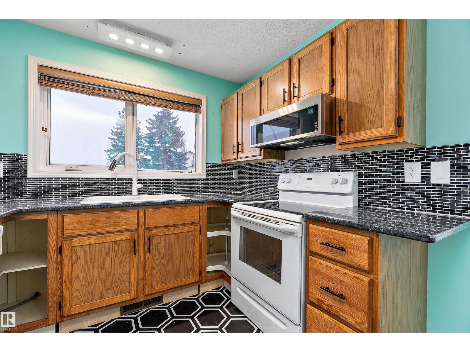 128 WARWICK CR NW, Edmonton