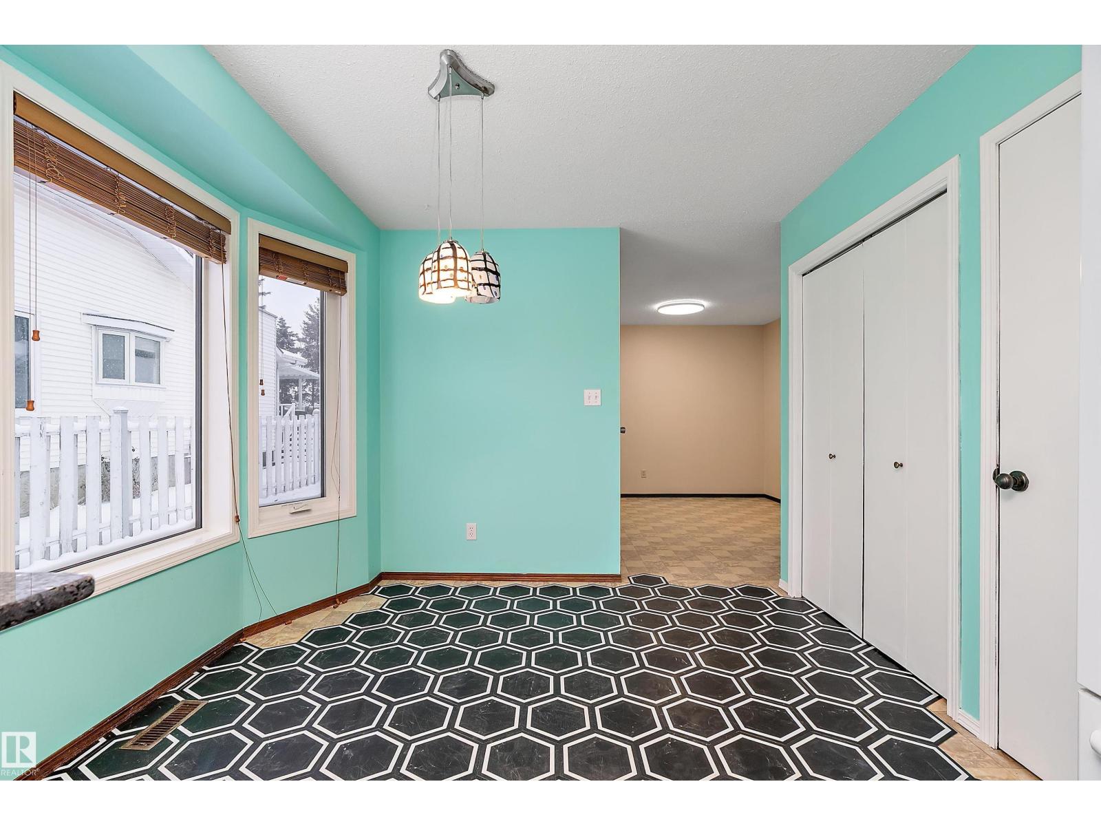 128 WARWICK CR NW, Edmonton