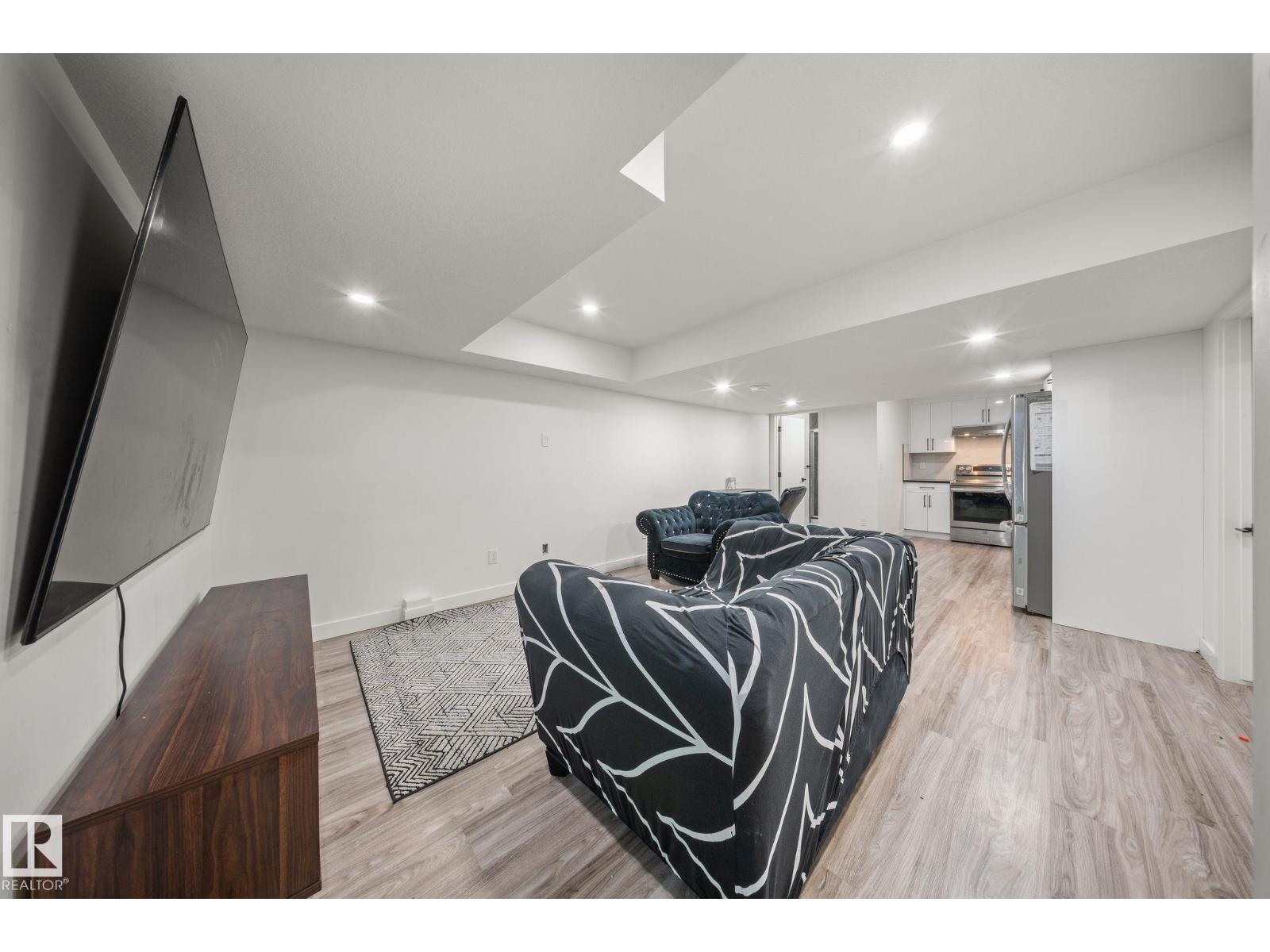 3445 CHECKNITA TC SW, Edmonton