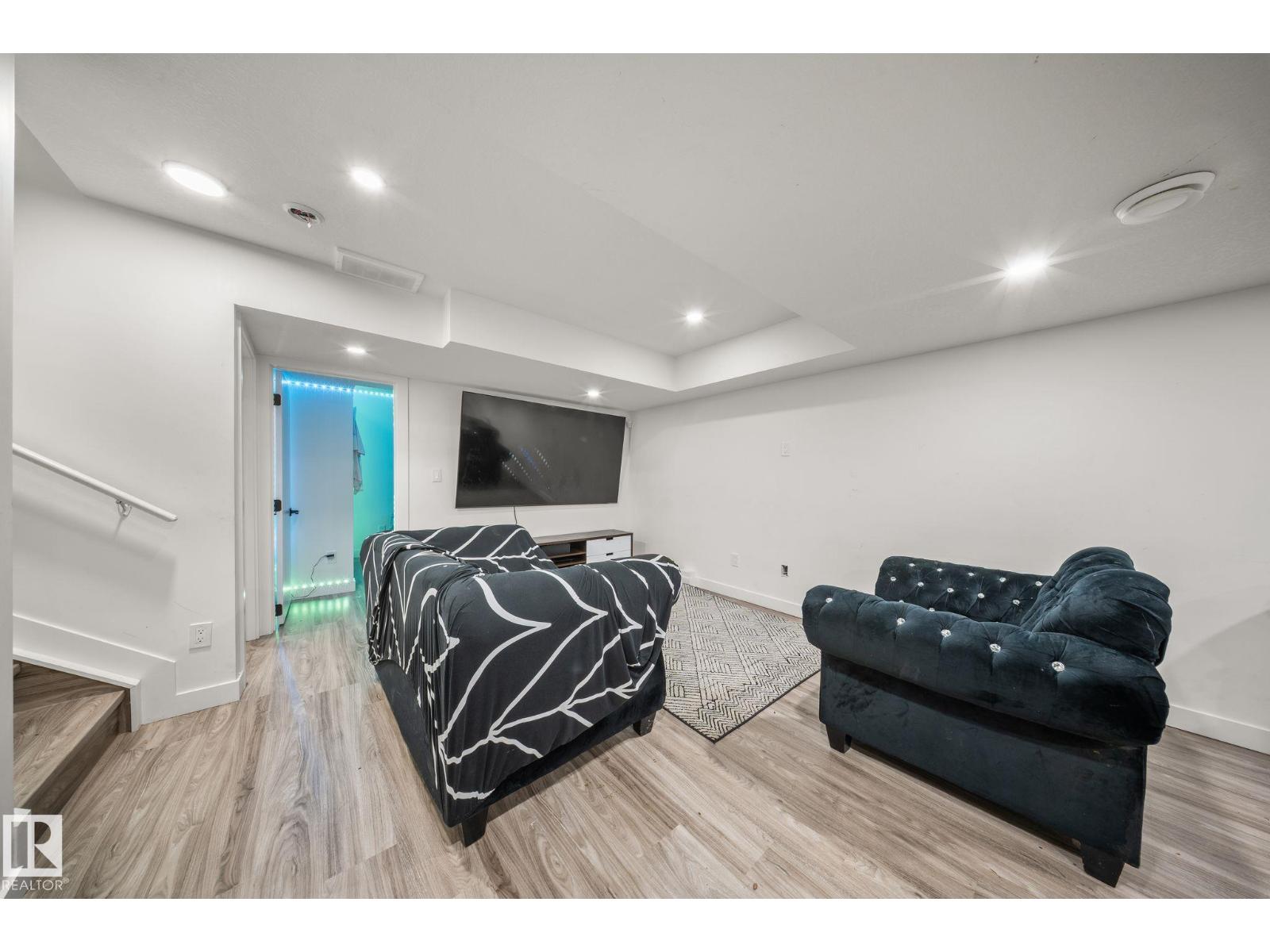 3445 CHECKNITA TC SW, Edmonton