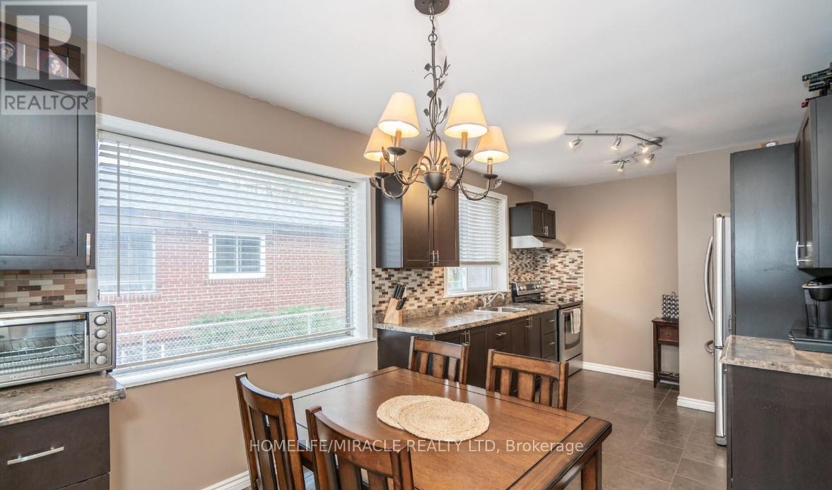 MAIN FLOOR - 511 KENNEDY ROAD - Photo 4 of 12, Toronto (Kennedy Park), Ontario